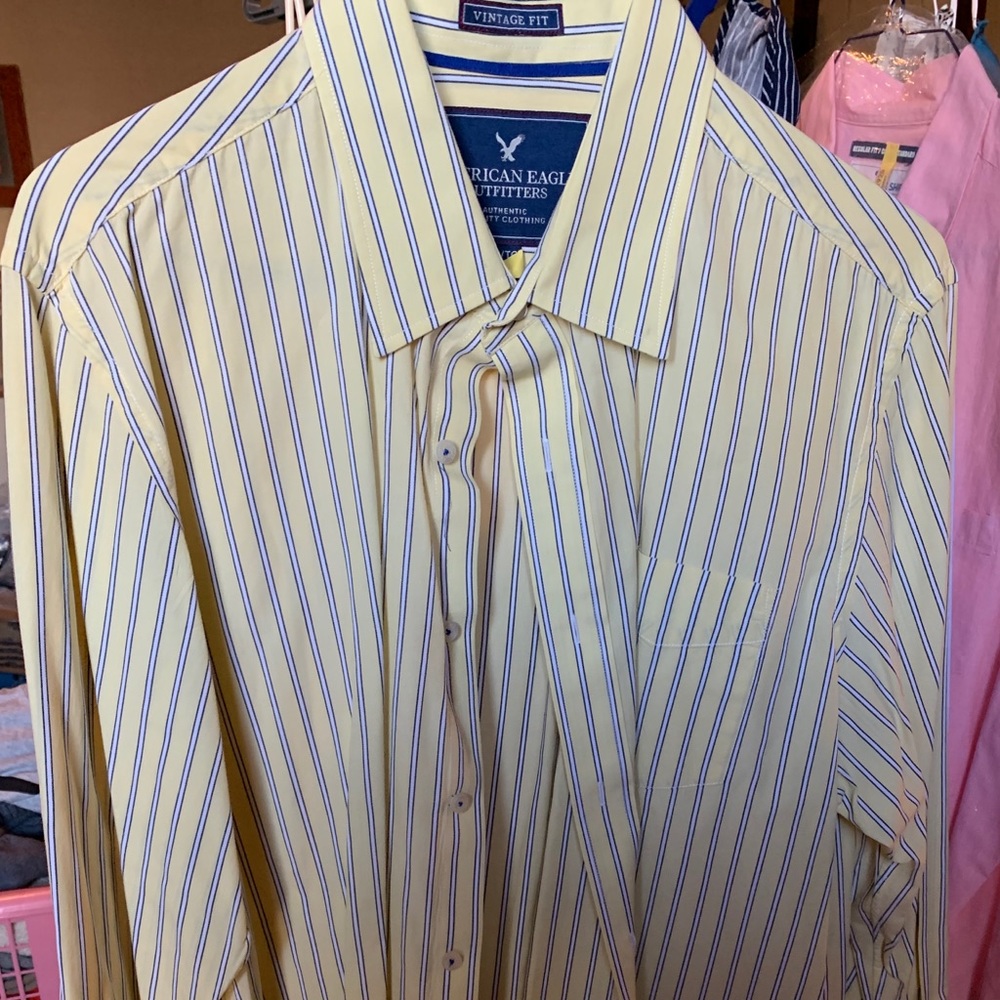 Men’s AE button down. Vintage fit